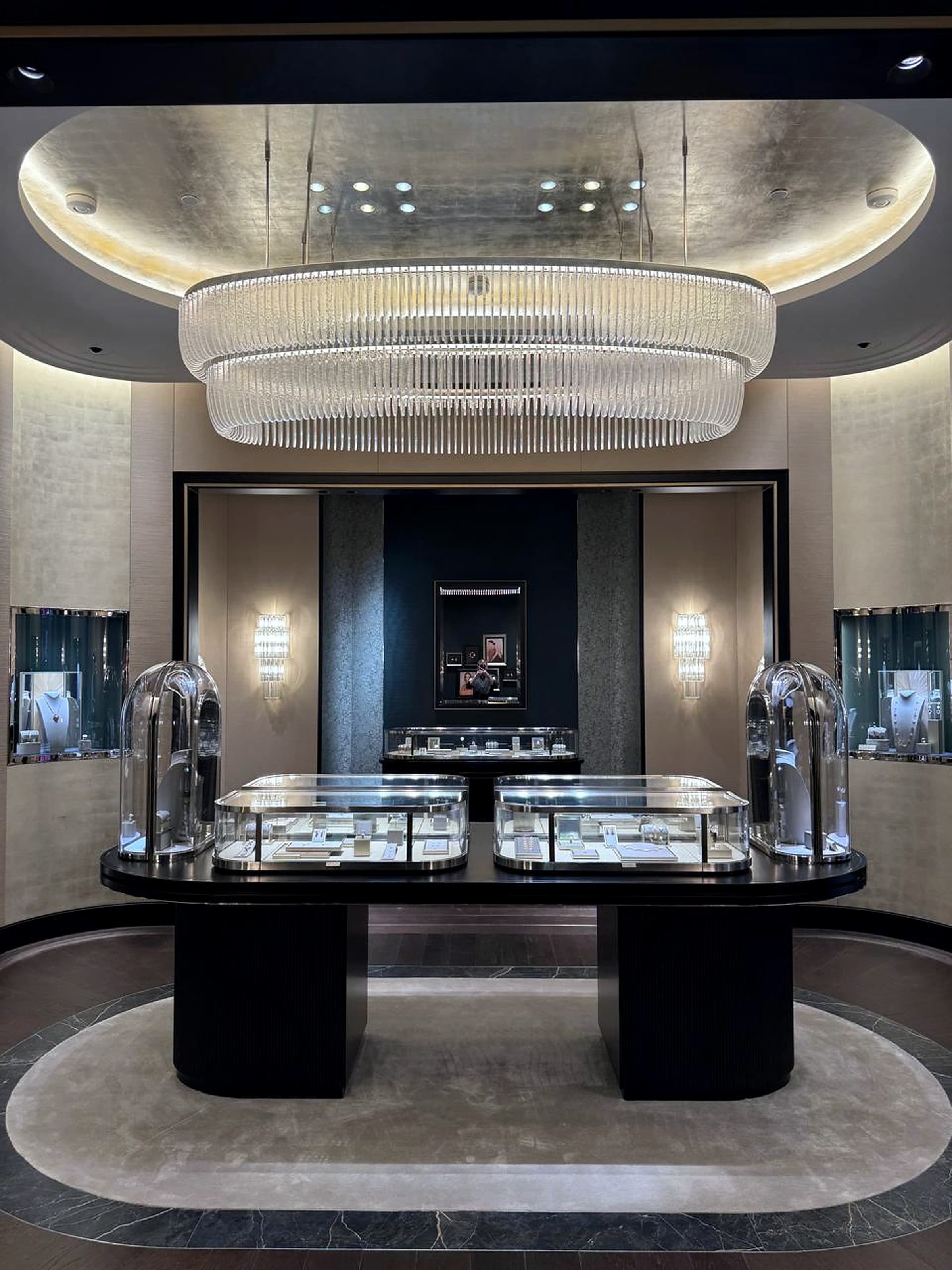 Van Cleef & Arpels, Avenues Mall, Kuwait — 4