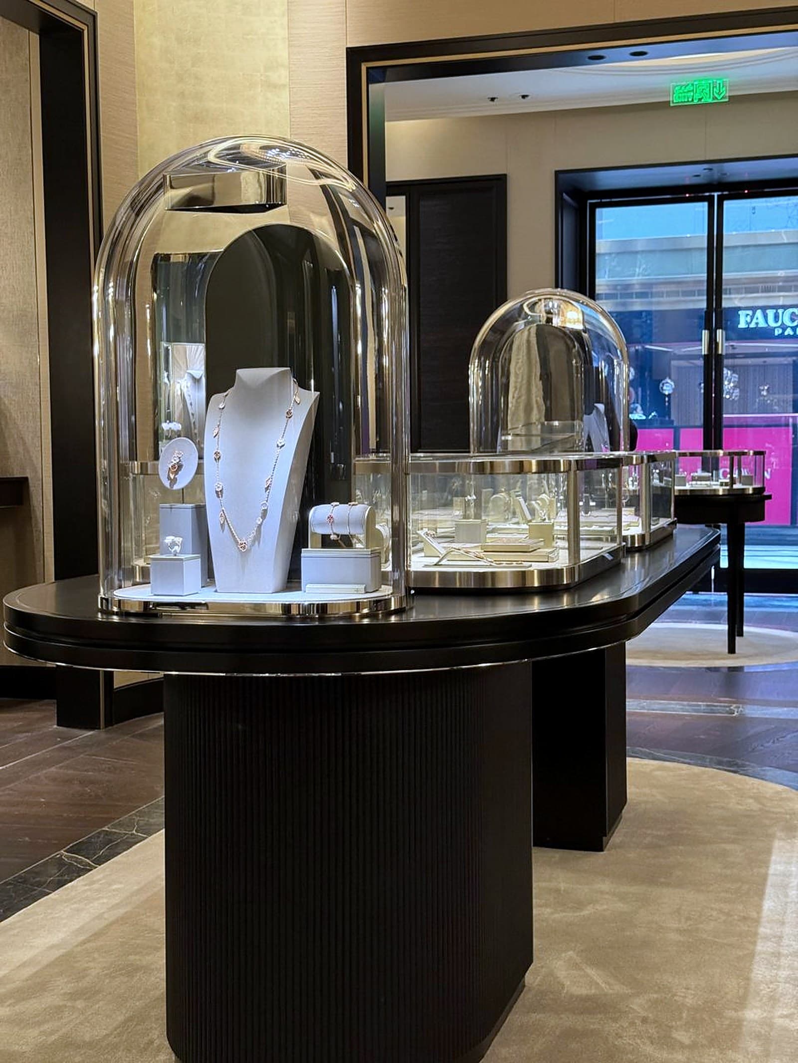 Van Cleef & Arpels, Avenues Mall, Kuwait — 6